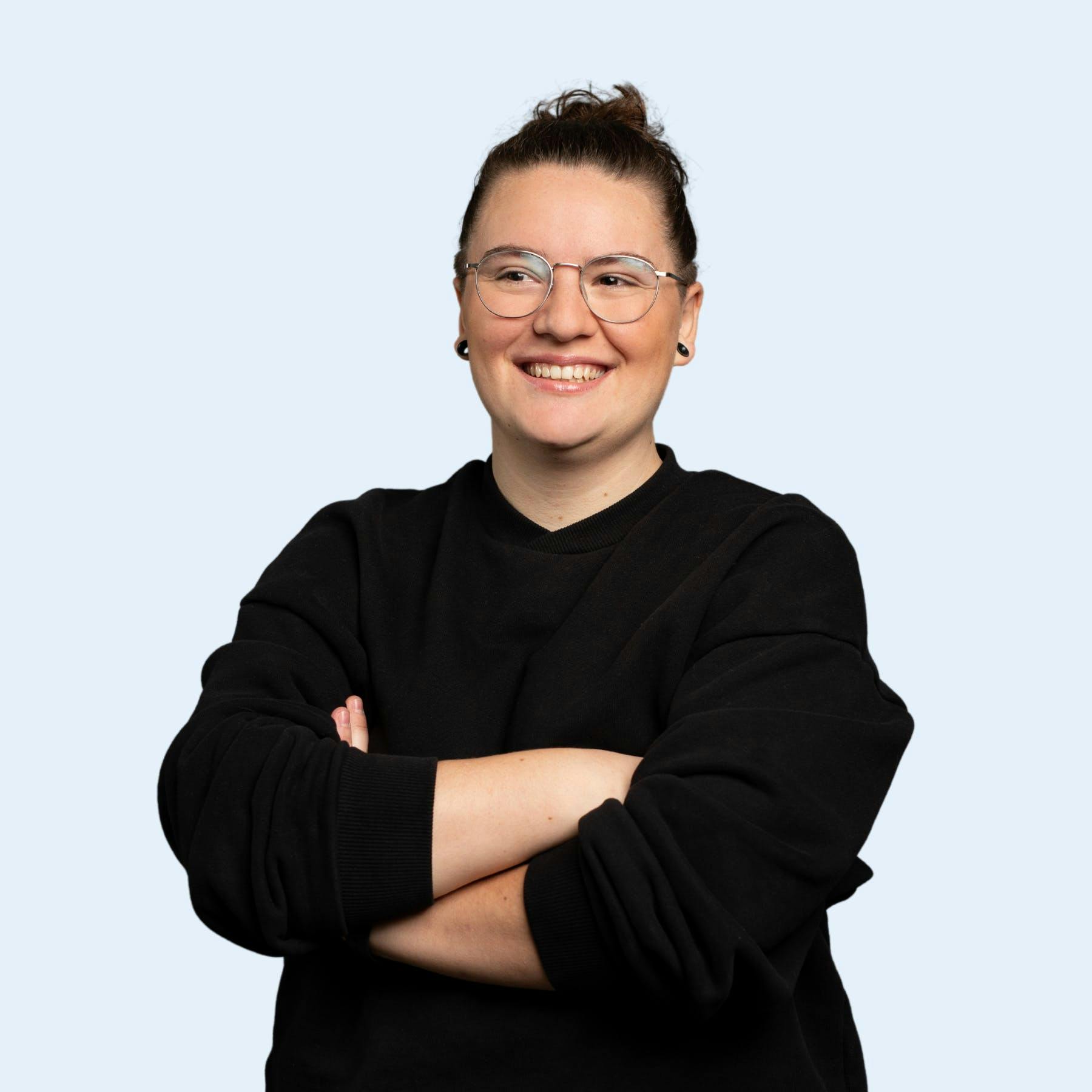 Flora Maxwell, Senior UI-Designerin